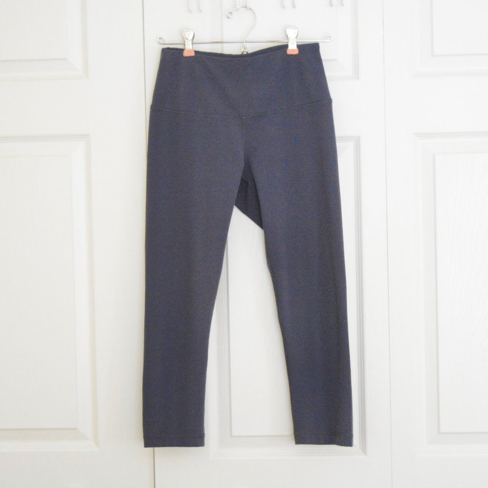 Yogalicious blue knee length capri leggings